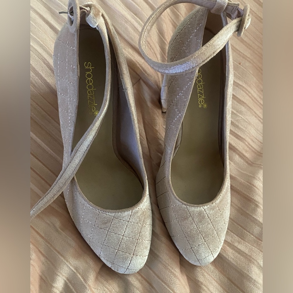 Shoe Dazzle blush pumps - Picture 4 of 4